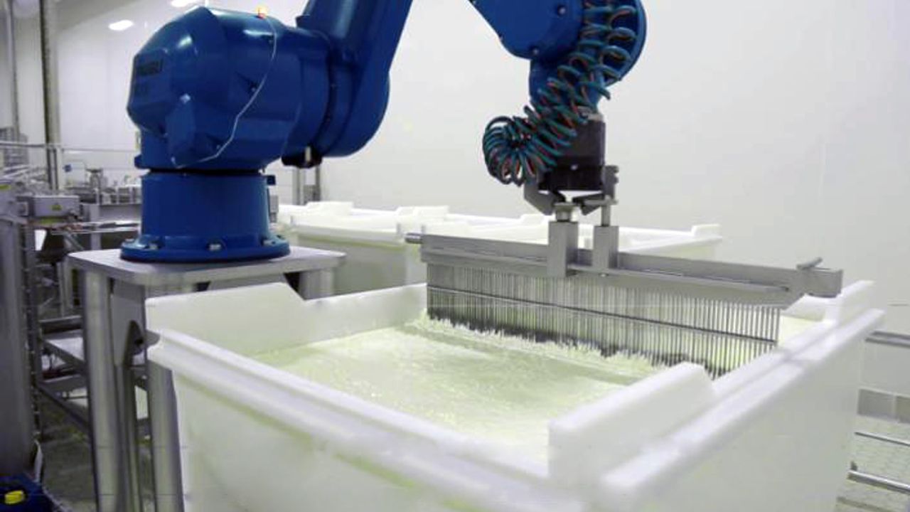 Robotlarla yüksek adette hijyenik üretim gerçekleştiriyor