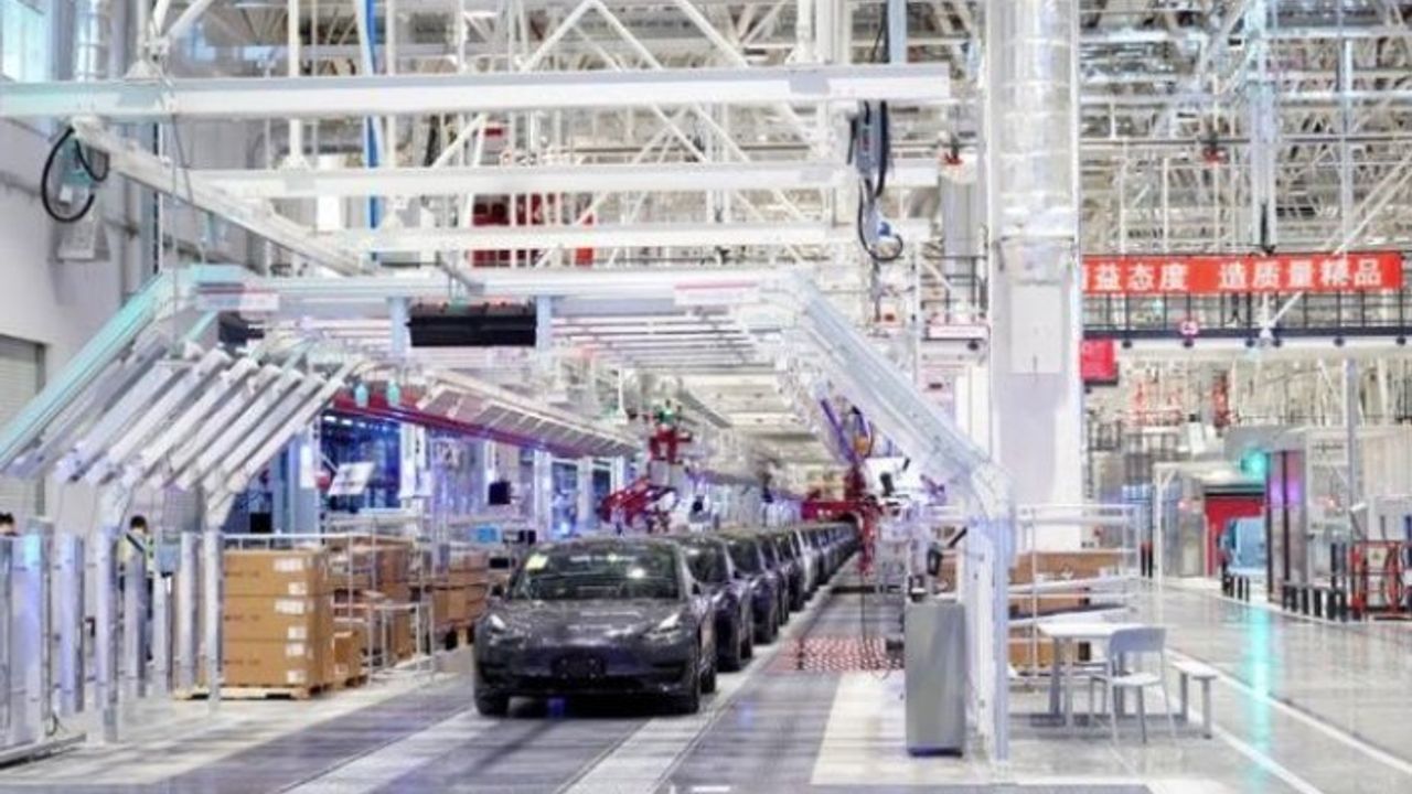 TESLA'NIN O FABRİKASINDA TESLİMATLAR YÜZDE 242 ARTTI