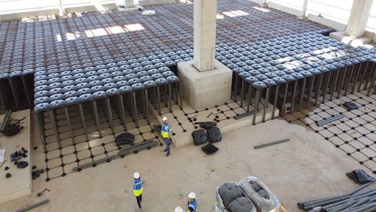 TOGG FABRİKASININ 160 BİN M²'LİK ZEMİNİ GERİ DÖNÜŞÜMLÜ ABS KÖR KALIPTAN!