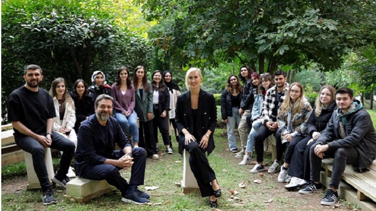 ÜNİVERSİTE SIRALARINDA GERÇEK TASARIMLAR ÜZERİNDE ÇALIŞIYORLAR