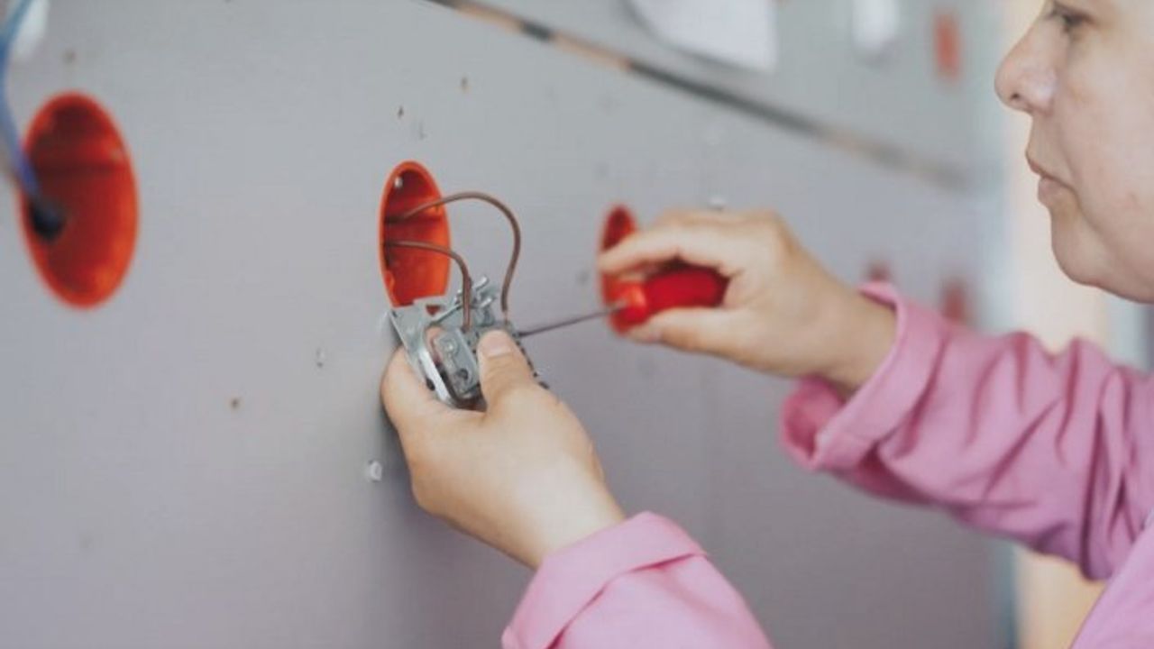 GÜNSAN ELEKTRİK’İN KADIN ÇALIŞAN SAYISI ARTTI
