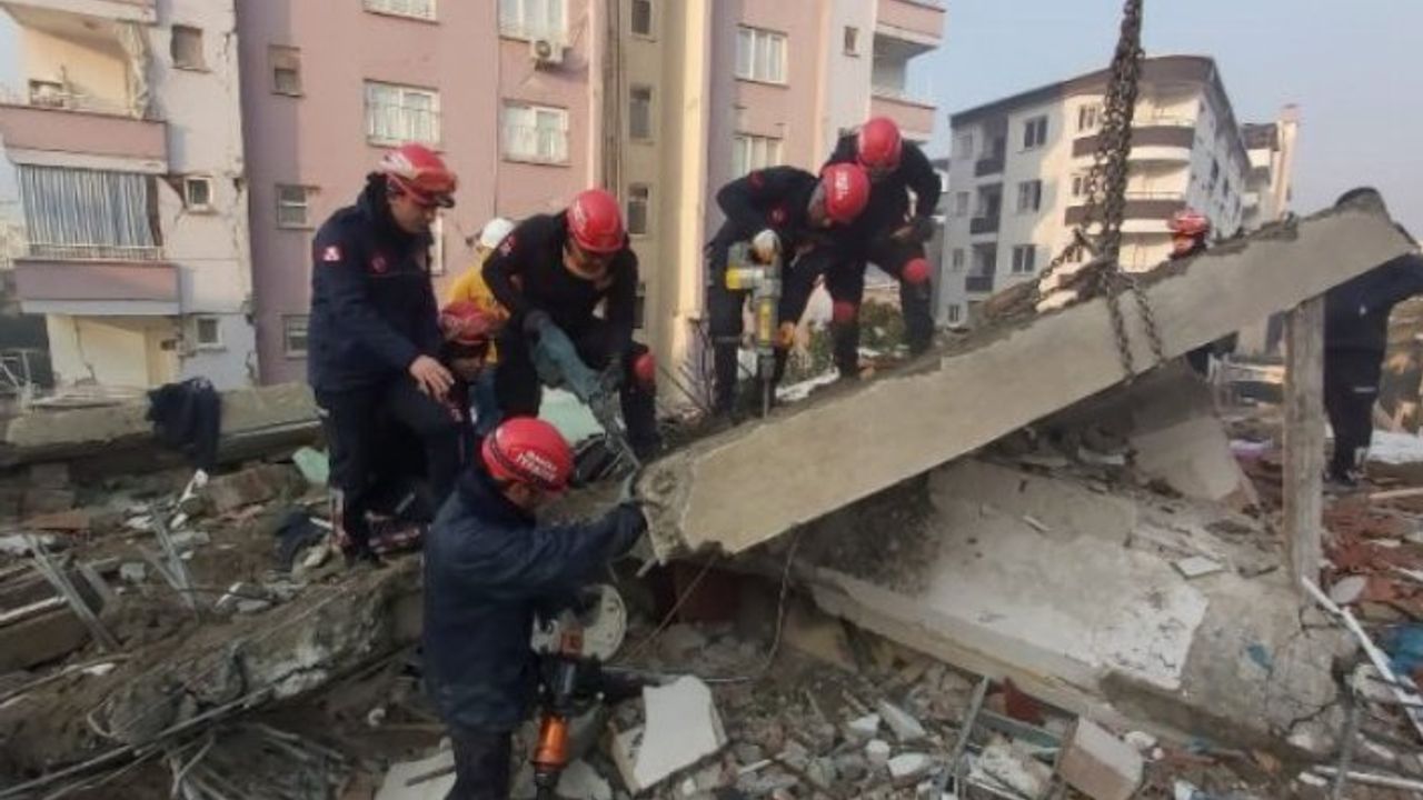 FIRAT EDAŞ DEPREMİN ETKİLENDİĞİ İLLERDE ÇALIŞMALARINI SÜRDÜRÜYOR