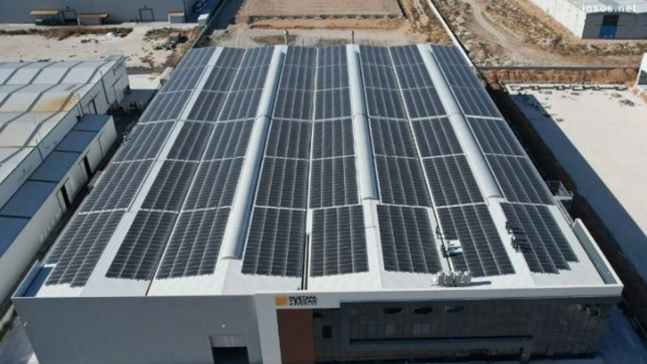 INSOS ENERJİ MUSTAFA TEZCAN MİMARLIK’IN ÇATISINA GES KURDU