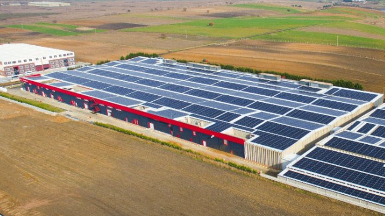 CW ENERJİ, TEKİRDAĞ'DA BİR FABRİKANIN ÇATISINA GES KURULUMU GERÇEKLEŞTİRDİ