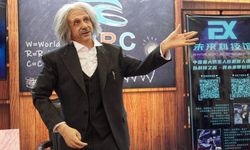 DÜNYA ROBOT SERGİSİ ROBOTLARIN GEÇİDİNE SAHNE OLDU