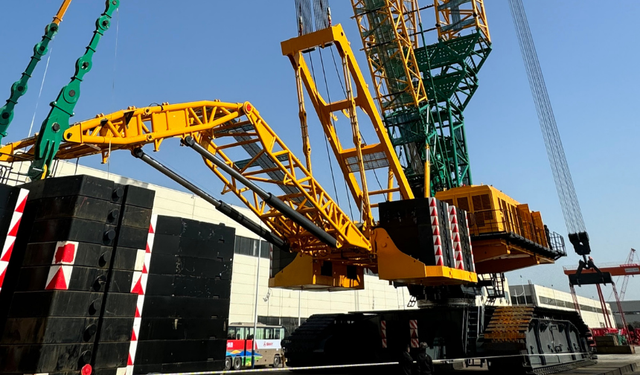 HAREKET’TEN 2200 TONLUK PALETLİ VİNÇ YATIRIMI