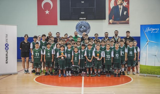 Çocuklar Sahada, Enerjileri Gelecekte