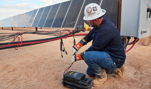 Güneş Enerjisi PV Sisteminizin Performansını Ölçün: Fluke PVA-1500 Serisi