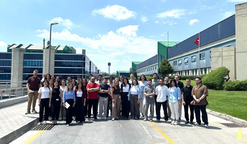 Mercedes-Benz Türk Gençleri Geleceğe Hazırlıyor