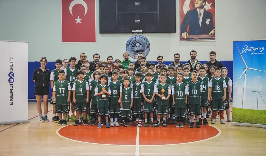 Çocuklar Sahada, Enerjileri Gelecekte