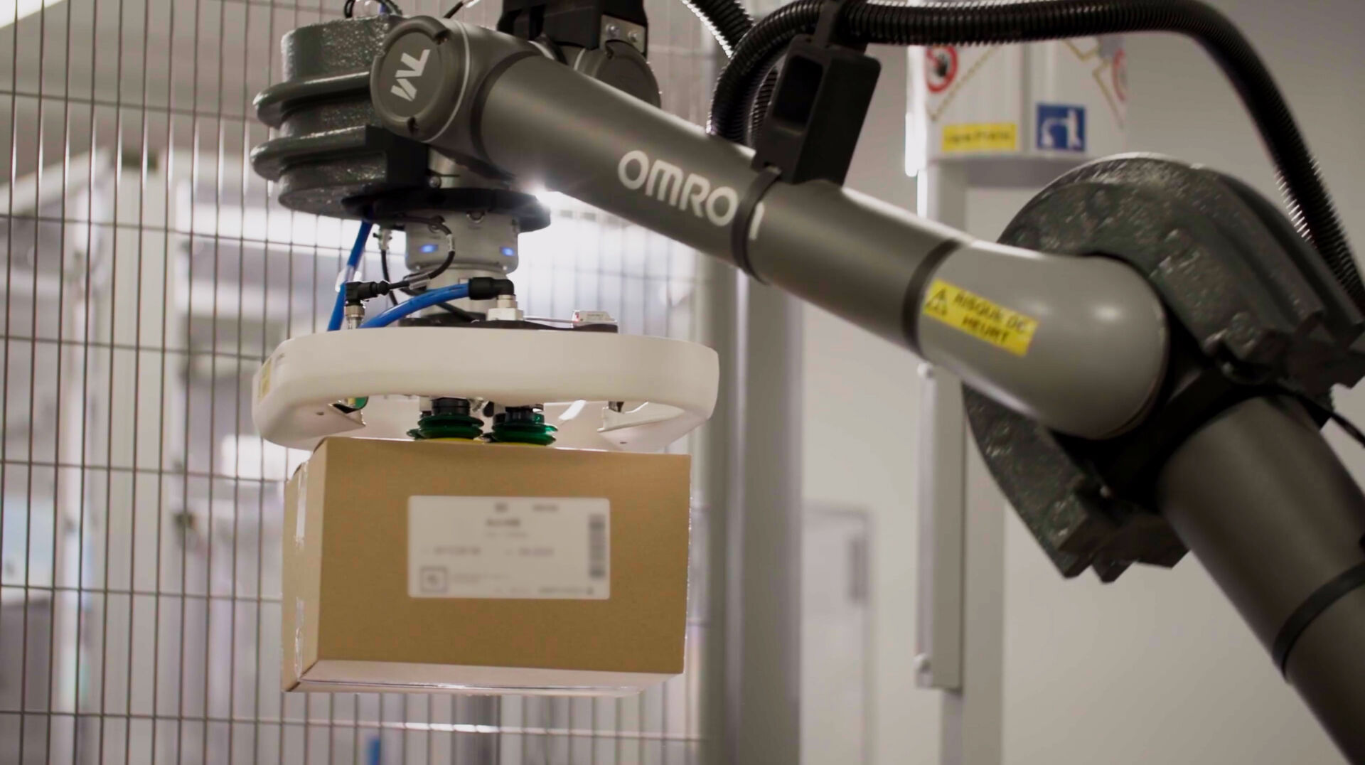 Sanofi Palletizer Cobot Box